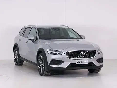 Usata Volvo V60 CC Core 197 CV (144 kW) 2023 Argento Station wagon