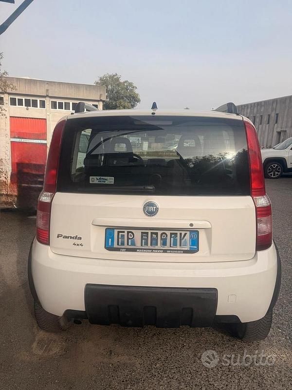 Usata Fiat Panda 4x4 Climbing 75 CV (55 kW) 2011 Bianco Utilitaria