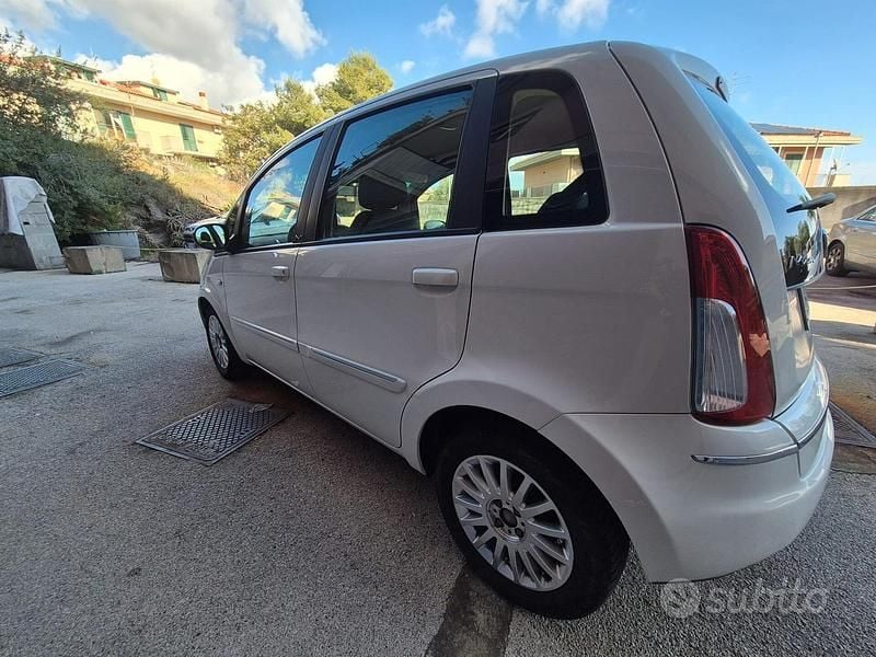 Usata Lancia Musa Gold 95 CV (69 kW) 2012 Bianco Monovolume