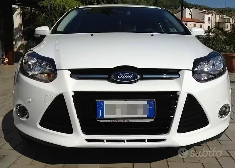 Usata Ford Focus 115 CV (84 kW) 2012 Bianco Berlina