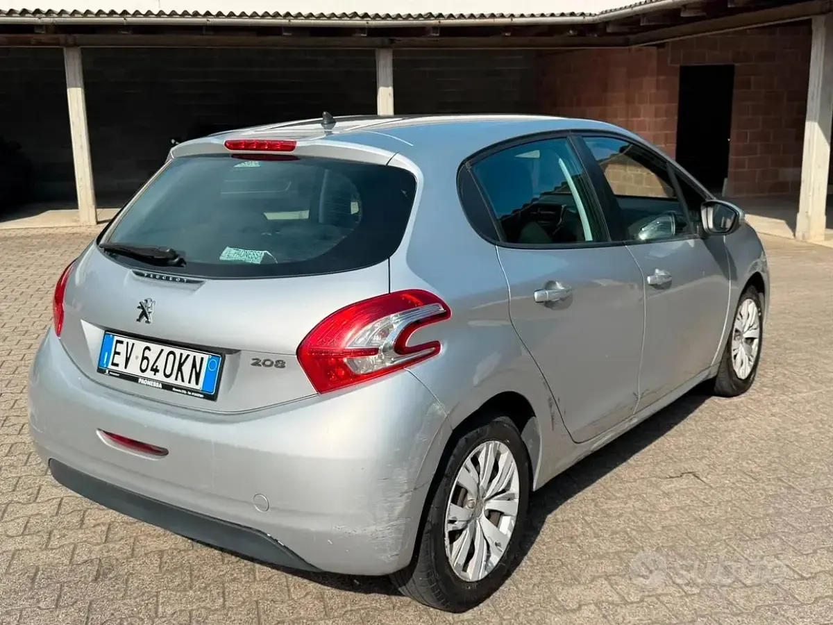 Usata Peugeot 208 Allure 68 CV (50 kW) 2014 Other Utilitaria