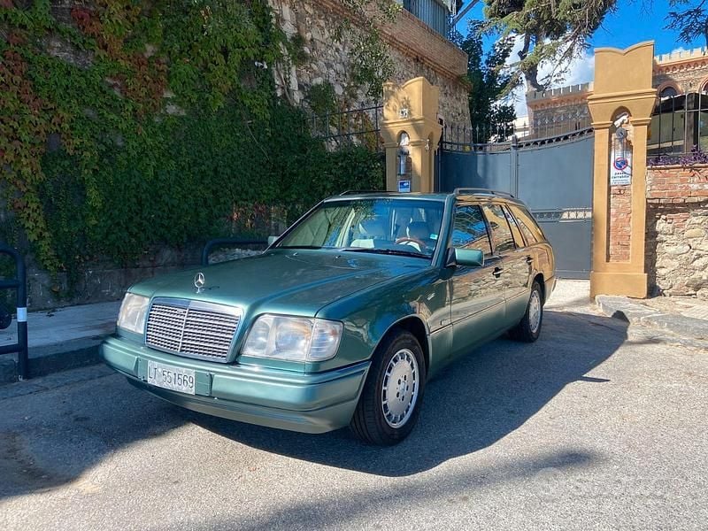 Usata Mercedes E250 113 CV (83 kW) 1994 Verde Station wagon