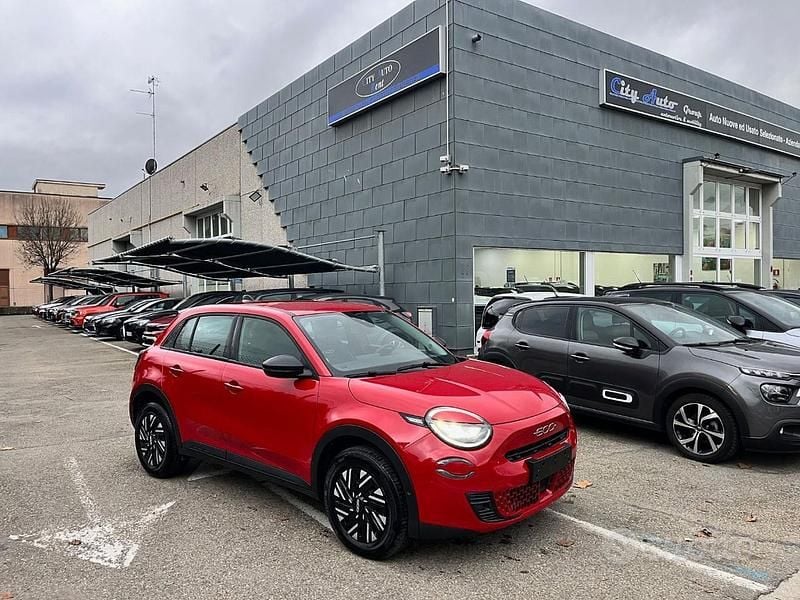 Rosso Usata 2024 Fiat 600 Tre volumi | 21.500 € (Buon prezzo) - Immagine 1/4