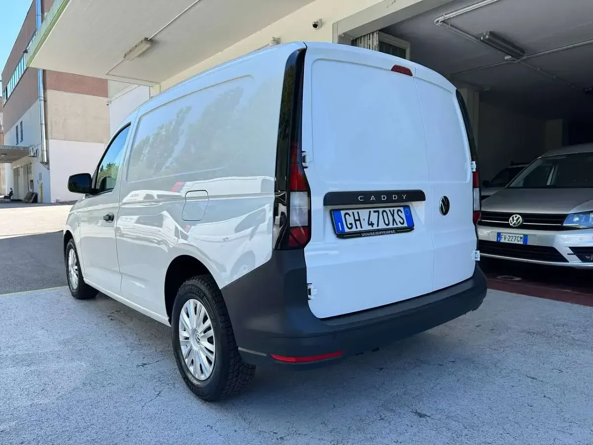 Usata VW Caddy 75 CV (55 kW) 2022 Bianco Monovolume
