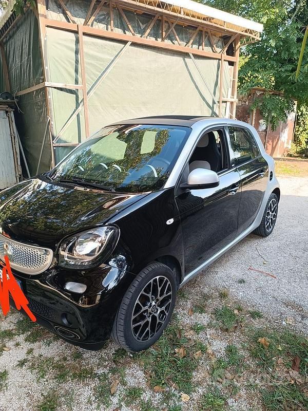 Usata Smart ForFour 71 CV (52 kW) 2014 Nero Utilitaria