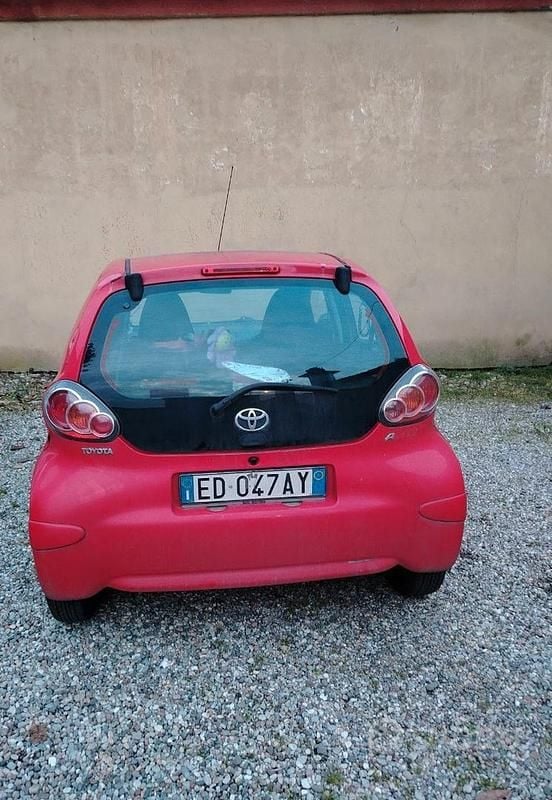 Usata Toyota Aygo 68 CV (50 kW) 2010 Rosso Utilitaria