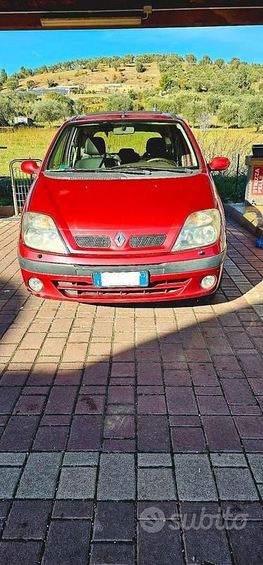 Usata Renault Scénic 102 CV (75 kW) 2001 Monovolume