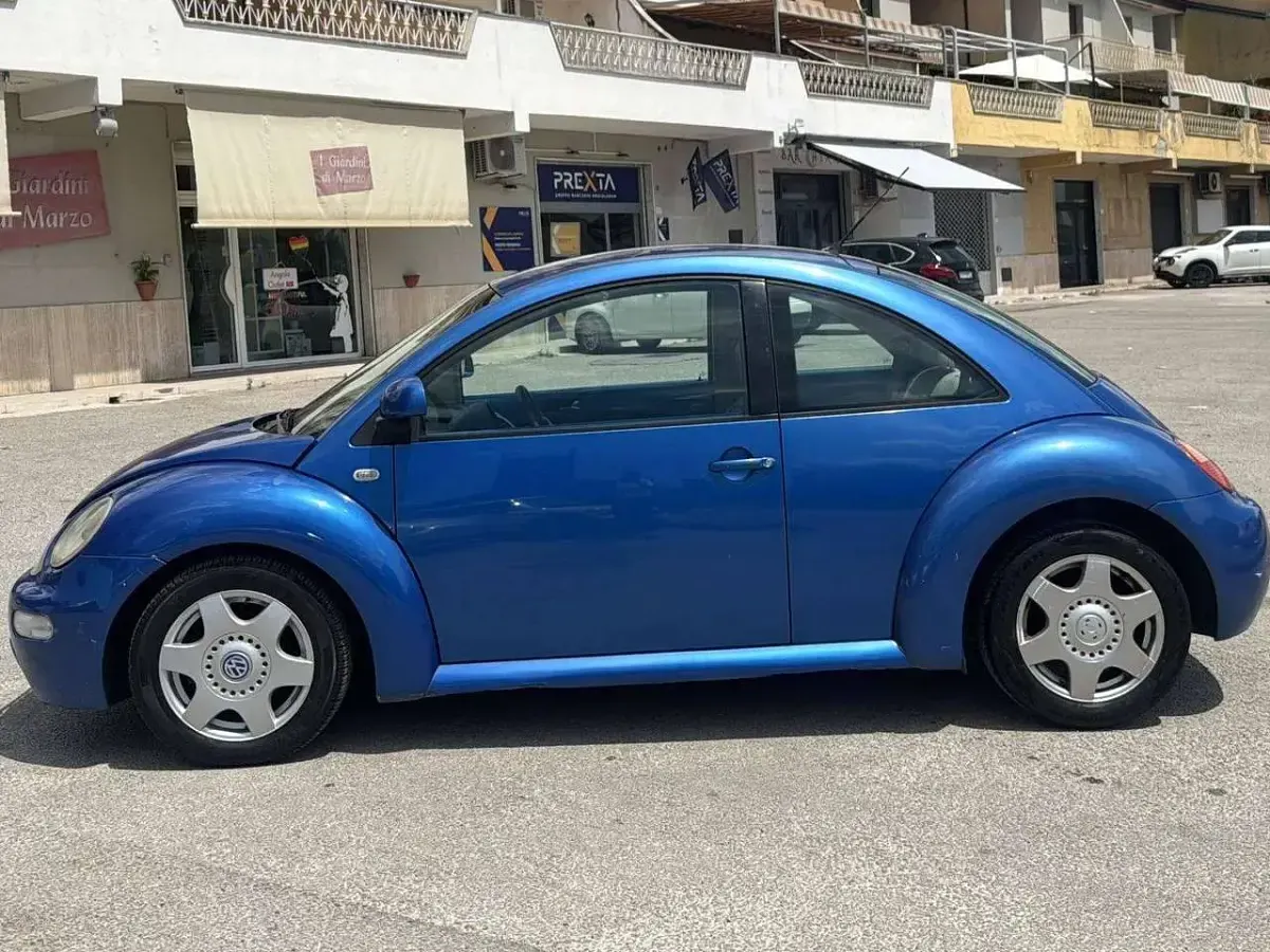 Usata VW New Beetle 116 CV (85 kW) 1999 Blu/azzurro Utilitaria