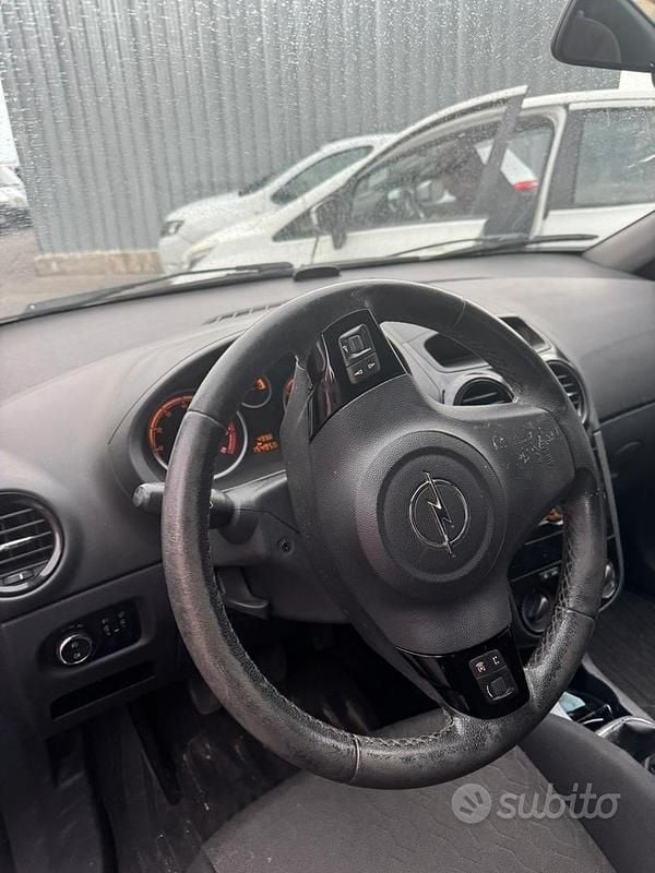 Usata Opel Corsa 58 CV (42 kW) 2013 Bianco Utilitaria