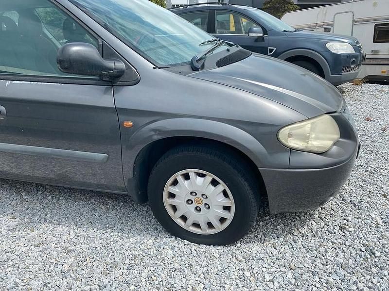 Usata Chrysler Voyager 150 CV (110 kW) 2004 Grigio Monovolume
