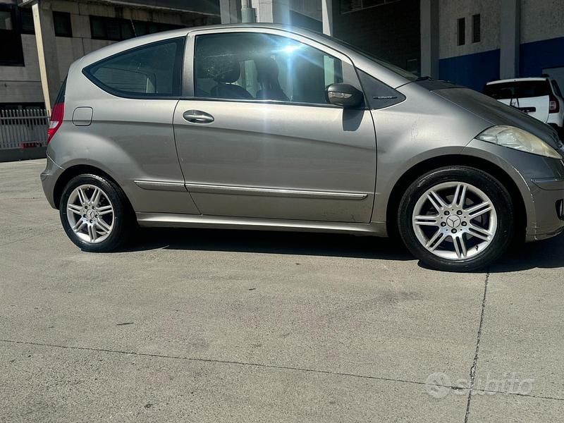 Usata Mercedes A150 Classic 95 CV (69 kW) 2006 Grigio Coupé