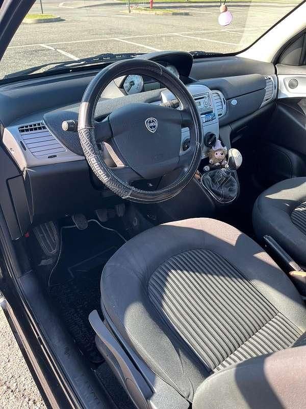 Usata Lancia Ypsilon 69 CV (50 kW) 2010 Nero Utilitaria