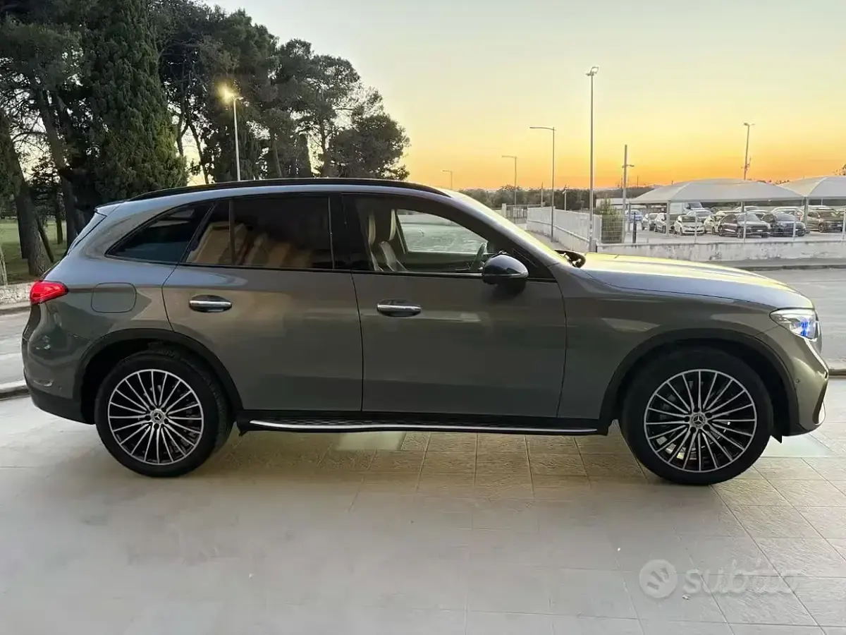 Usata Mercedes GLC220 Premium 197 CV (144 kW) 2022 Grigio scuro SUV