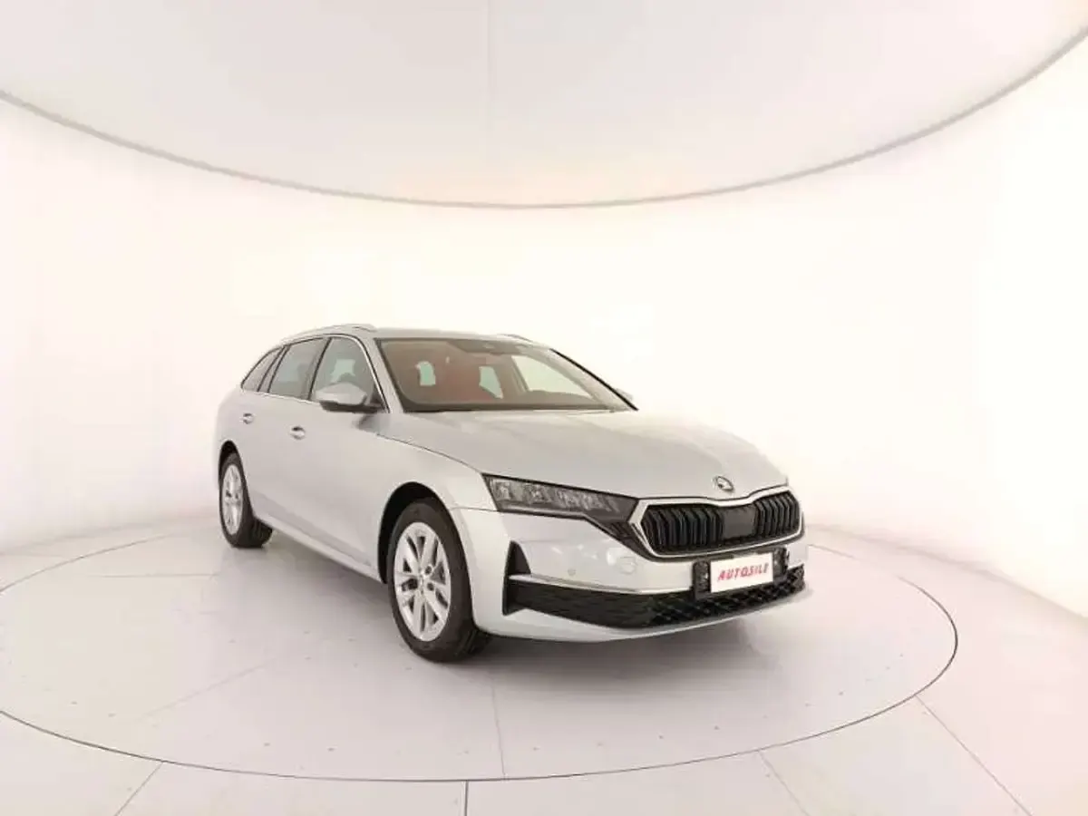 Usata Skoda Octavia Executive 150 CV (110 kW) 2024 Argento Station wagon