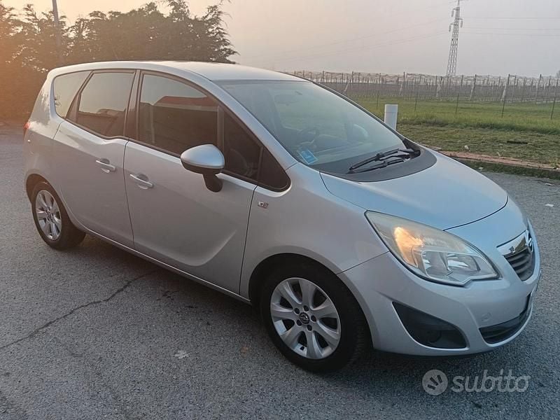 Usata Opel Meriva 100 CV (73 kW) 2013 Grigio Monovolume