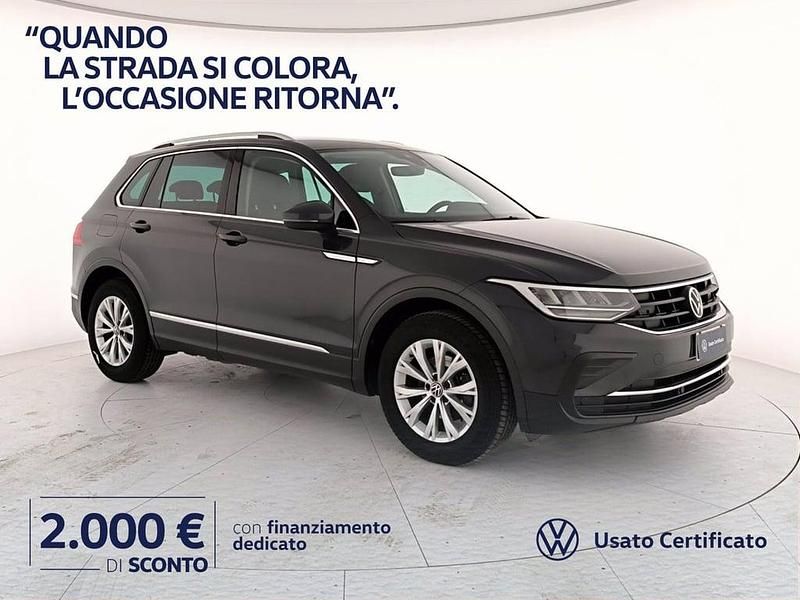 Usado VW Tiguan Life 150 CV (110 kW) 2023 Gris SUV