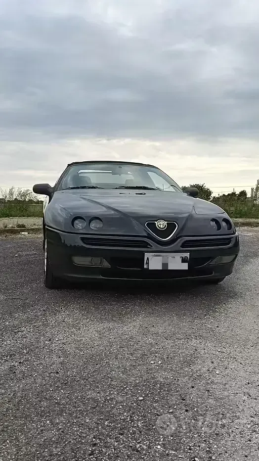 Usata Alfa Romeo Spider 150 CV (110 kW) 1996 Nero Cabrio