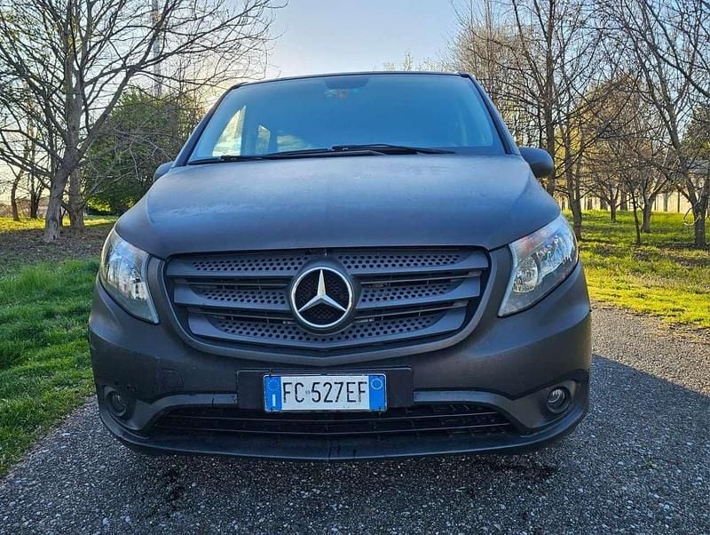 Usata Mercedes Vito 190 CV (139 kW) 2015 Nero wrappato Furgone