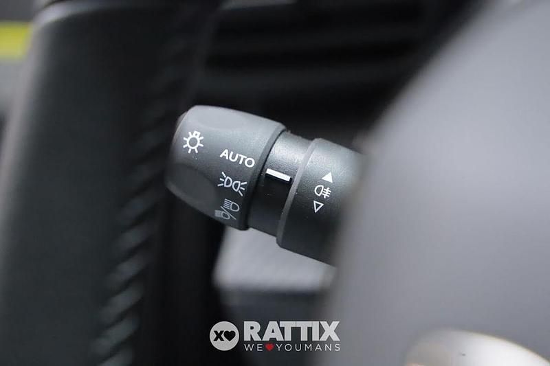 Usata Peugeot 2008 Allure 101 CV (74 kW) 2025 Nero perla SUV