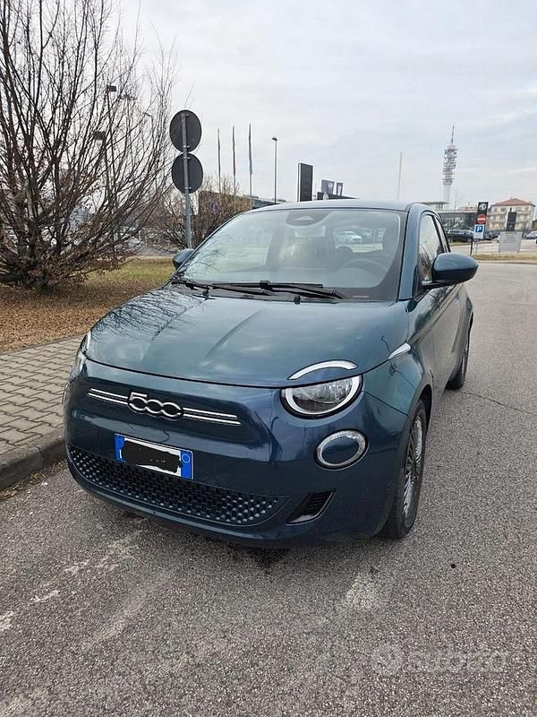Usata Fiat 500e Icon 42 kW (58 CV) 2022 Blu/azzurro Utilitaria