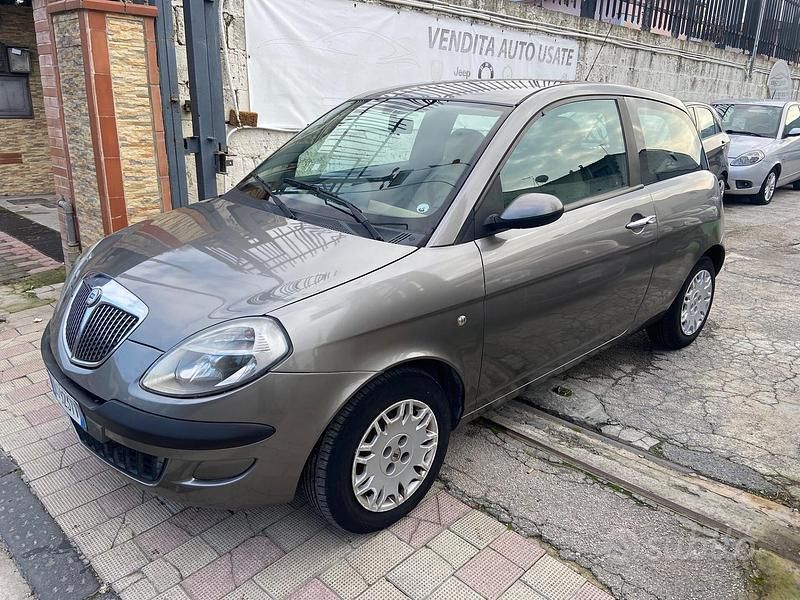 Usata Lancia Ypsilon 69 CV (50 kW) 2006 Grigio Utilitaria