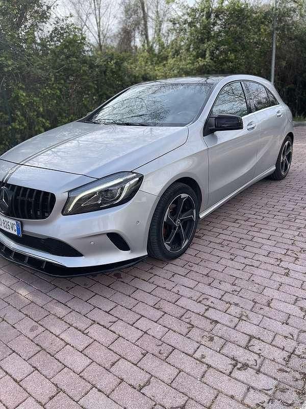 Usata Mercedes A180 Premium 109 CV (80 kW) 2018 Berlina