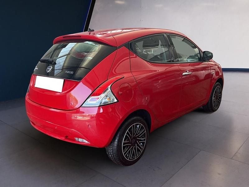 Usata Lancia Ypsilon Gold 70 CV (51 kW) 2020 Rosso Utilitaria
