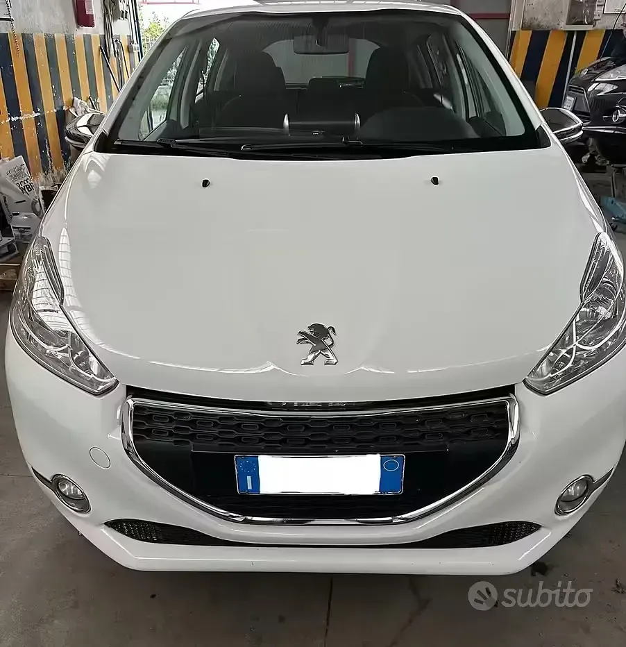 Usata Peugeot 208 68 CV (50 kW) 2013 Bianco Utilitaria