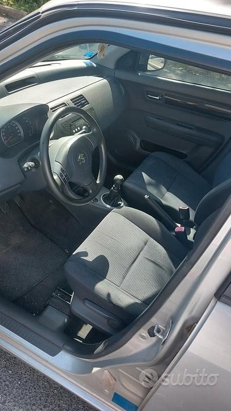 Usata Suzuki Swift 92 CV (67 kW) 2010 Grigio Utilitaria