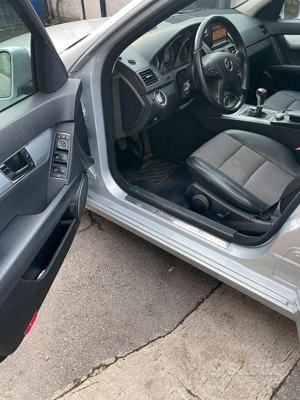 Usata Mercedes C220 Avantgarde 170 CV (125 kW) 2011 Grigio Berlina