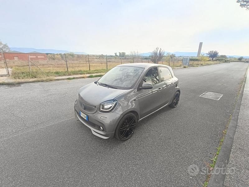 Grigio Usata 2016 Smart ForFour Brabus Due volumi | 14.500 € (Buon prezzo) - Immagine 1/4