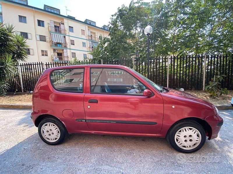 Usata Fiat 600 54 CV (39 kW) 2001 Rosso Utilitaria