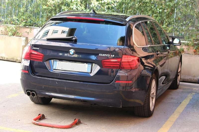 Usata BMW 520 Comfort Edition 190 CV (139 kW) 2015 Blu/azzurro Station wagon