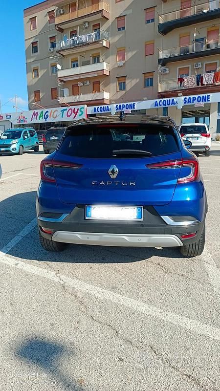 Usata Renault Captur Techno 101 CV (74 kW) 2023 Blu SUV