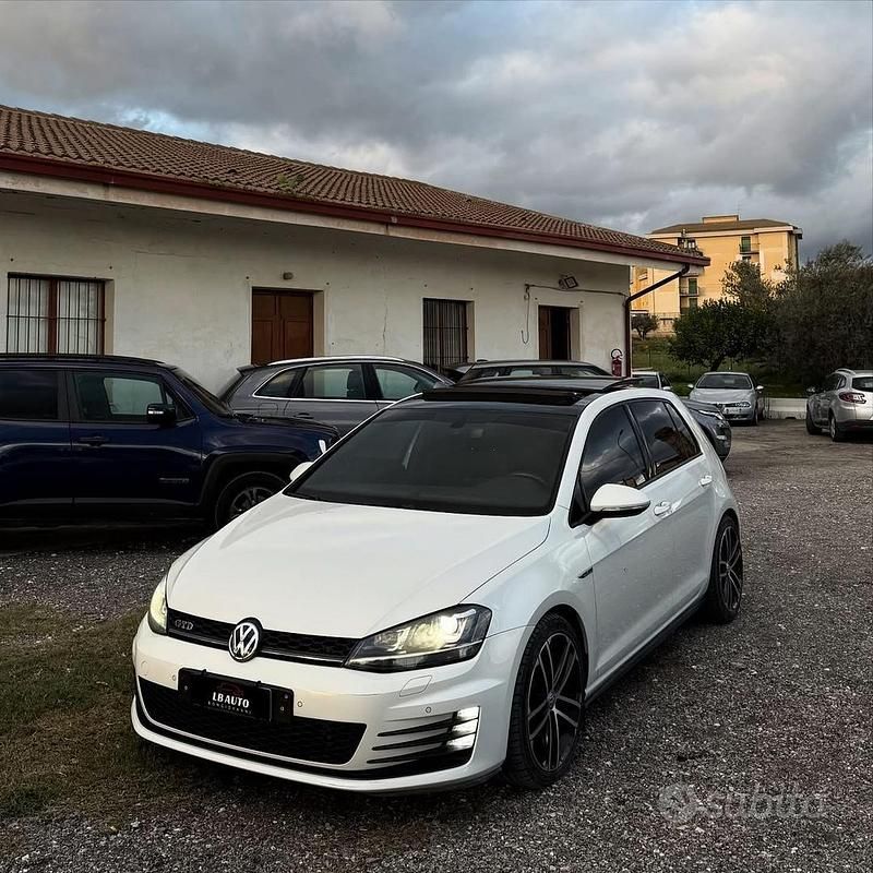 Bianco Usata 2017 VW Golf Sound Berlina | 18.000 € (Buon prezzo) - Immagine 1/4