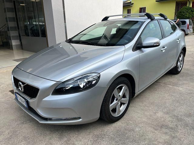 Usata Volvo V40 Business Edition 120 CV (88 kW) 2018 Argento Station wagon