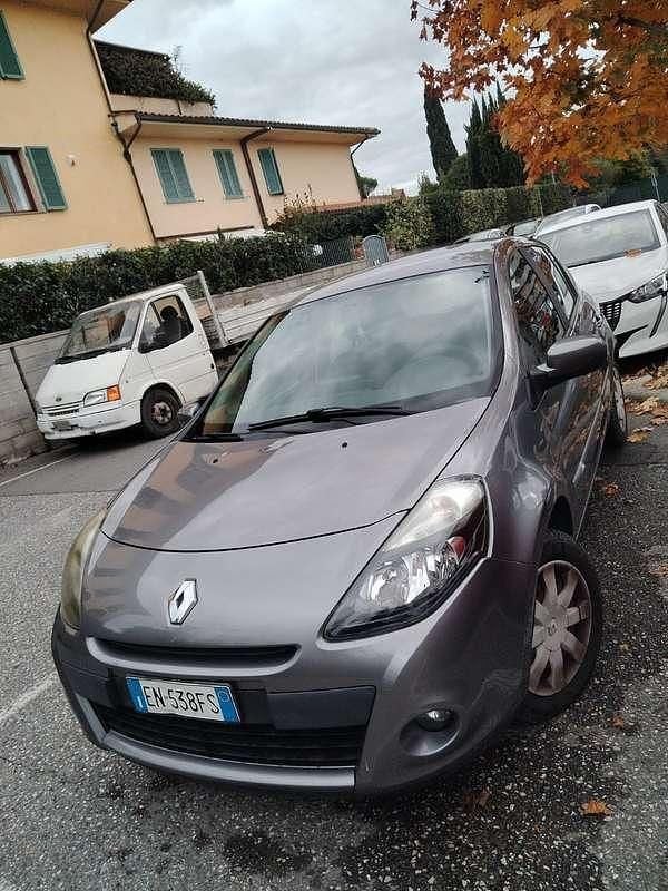 Usata Renault Clio III Dynamique 75 CV (55 kW) 2012 Grigio Berlina