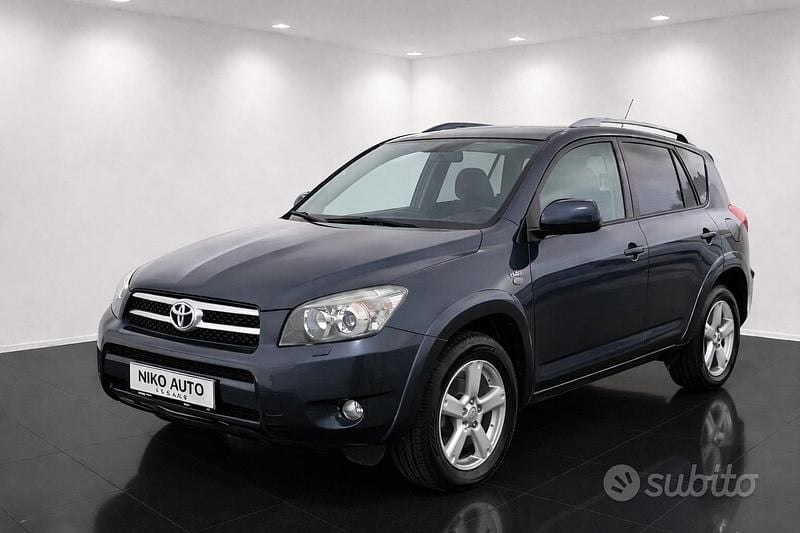 Usata Toyota RAV4 Luxury 177 CV (130 kW) 2006 Grigio SUV