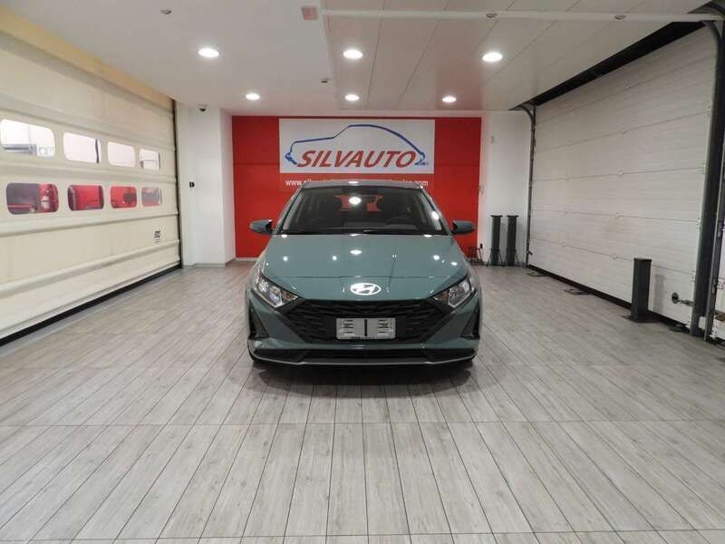 Usata Hyundai i20 84 CV (61 kW) 2023 Verde Utilitaria