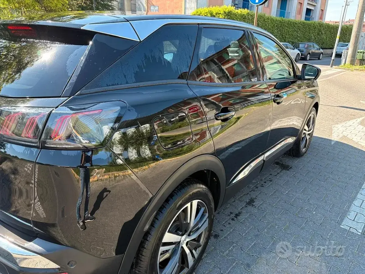 Usata Peugeot 3008 Allure 120 CV (88 kW) 2022 Nero SUV