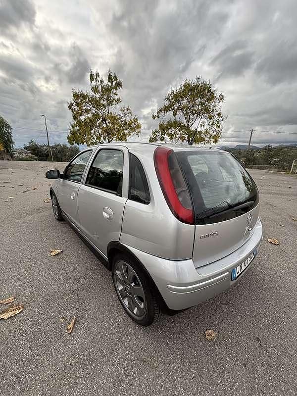 Usata Opel Corsa 75 CV (55 kW) 2004 Berlina