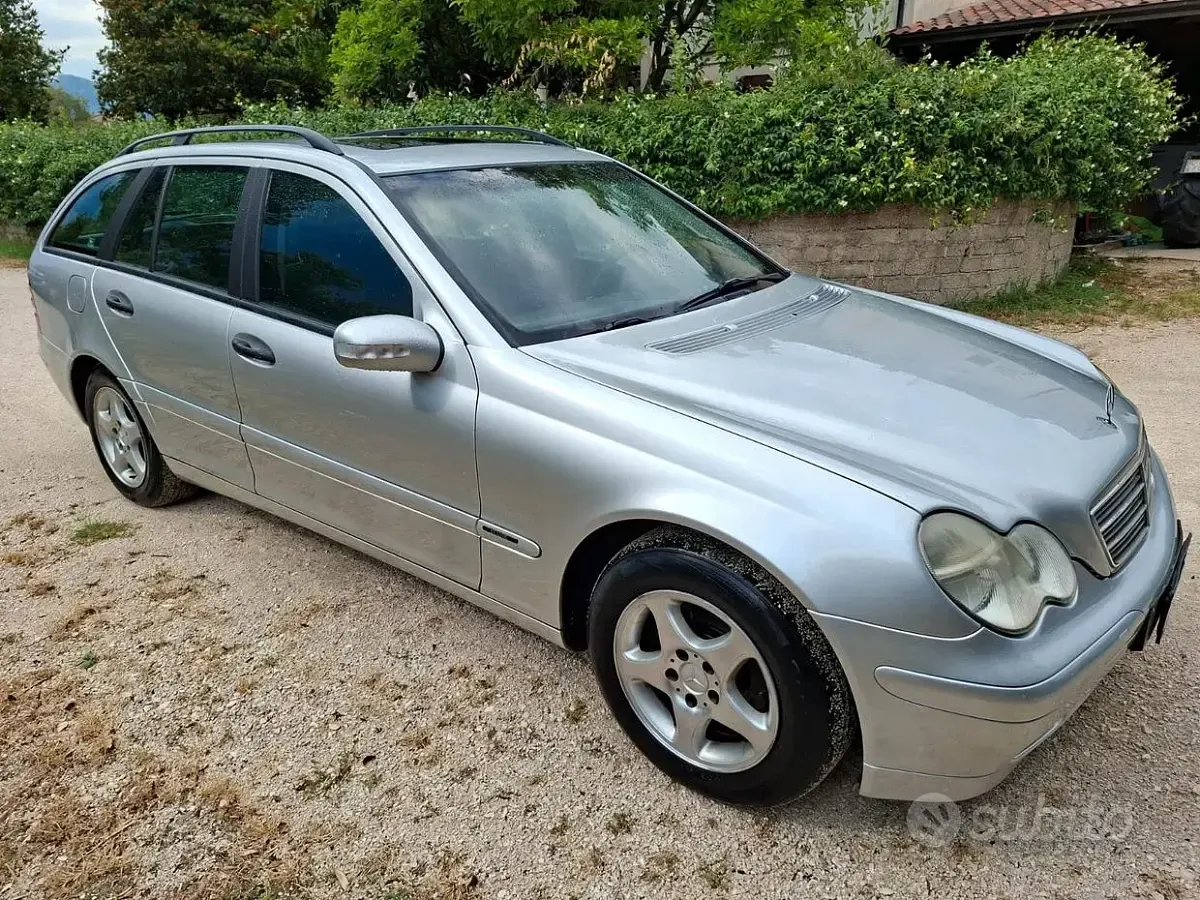 Usata Mercedes C220 143 CV (105 kW) 2003 Grigio Station wagon