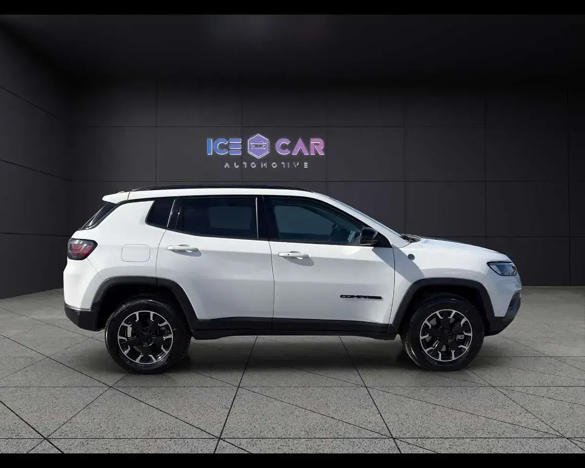Usata Jeep Compass Trailhawk 179 CV (131 kW) 2023 Bianco SUV