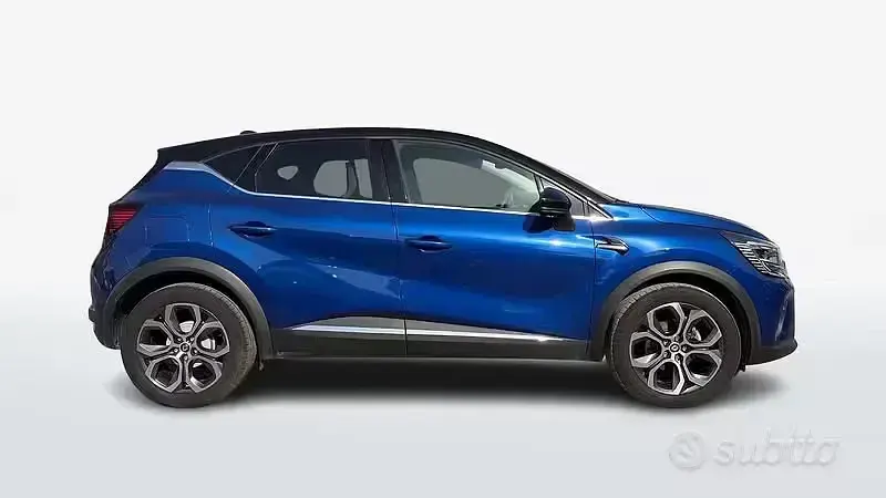 Usata Renault Captur Intens 101 CV (74 kW) 2023 Blu scuro SUV
