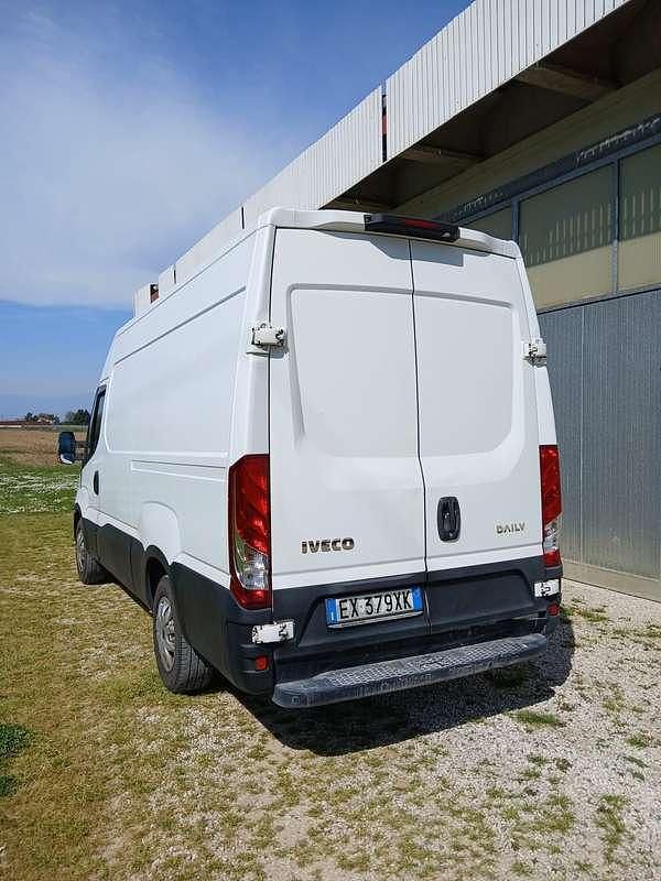 Usata Iveco Daily 150 CV (110 kW) 2015 Bianco Furgone