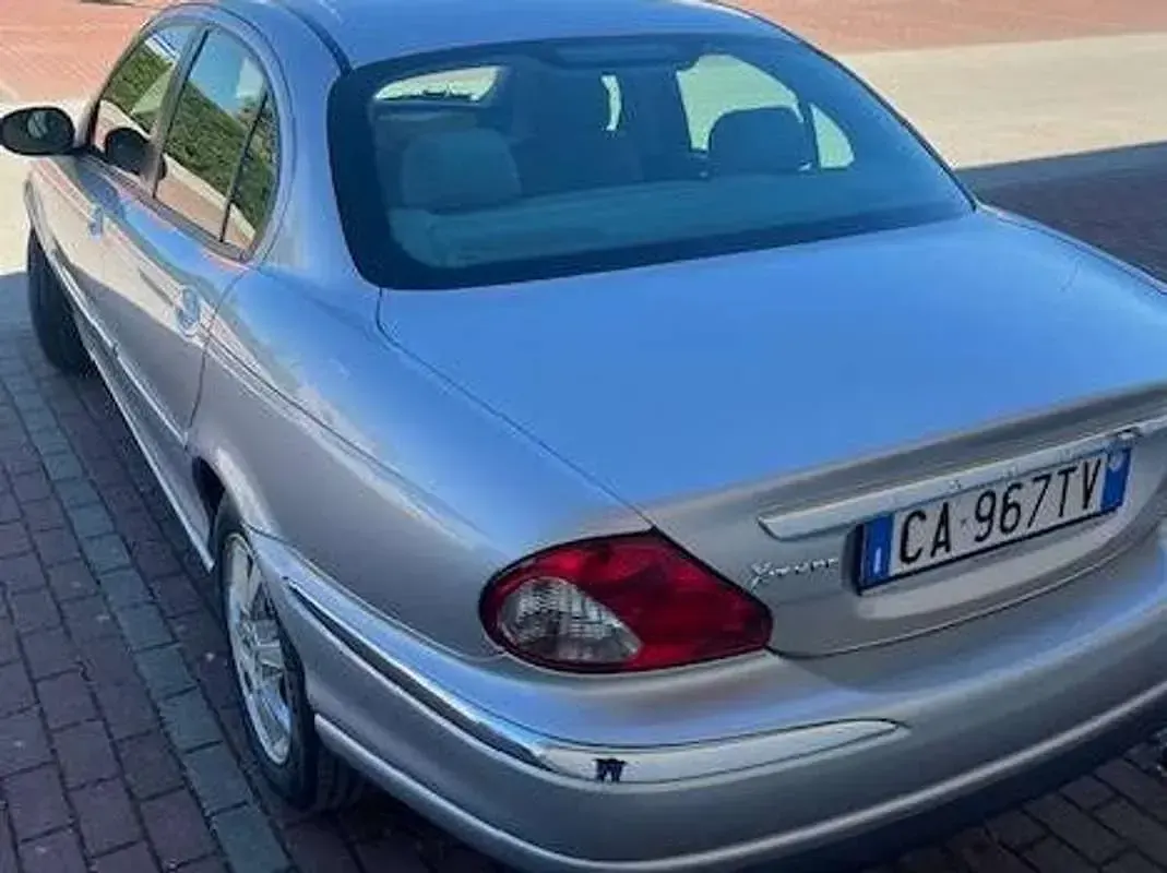 Usata Jaguar X-type Classic 131 CV (96 kW) 2003 Argento Berlina