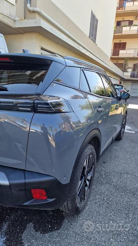 Usata Peugeot 2008 Allure 102 CV (75 kW) 2024 Grigio SUV