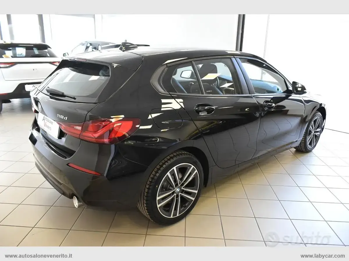 Usata BMW 118 Advantage 150 CV (110 kW) 2021 Blu/azzurro Utilitaria