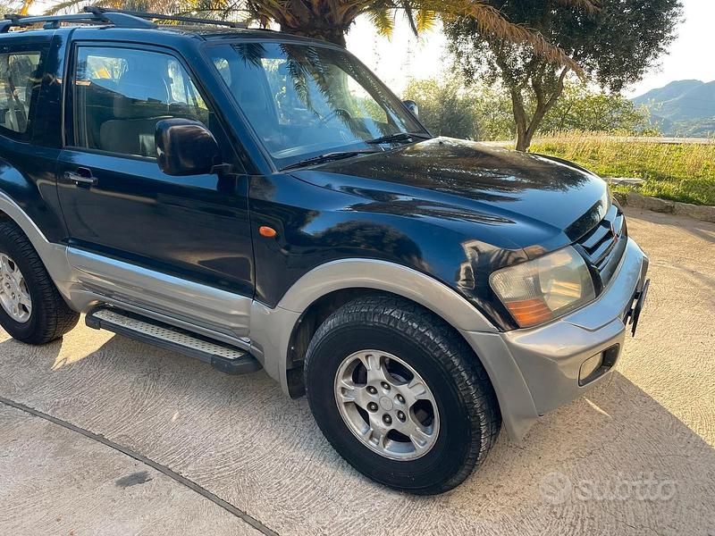 Usata Mitsubishi Pajero 160 CV (117 kW) 2005 Blu SUV