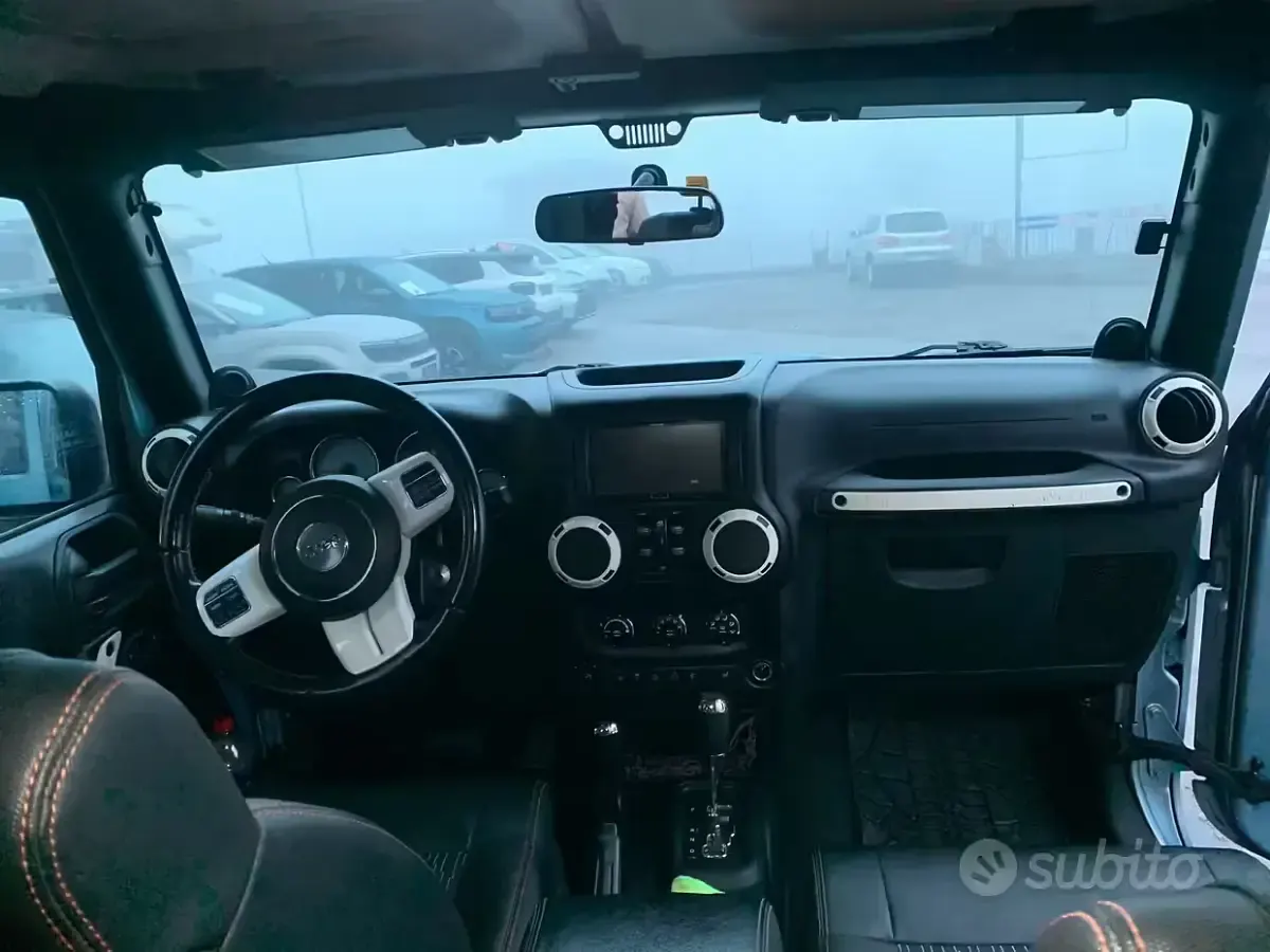 Używany Jeep Wrangler Unlimited 200 KM (147 kW) 2012 Niebieski SUV